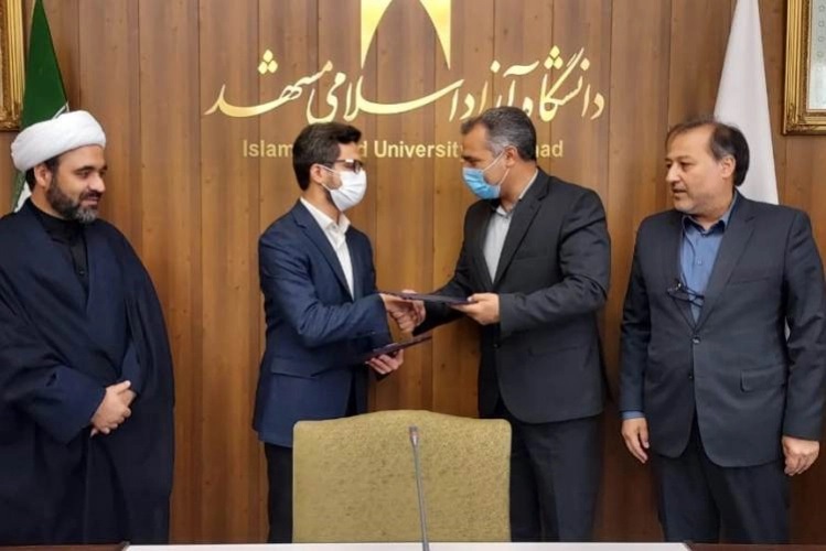 امضای تفاهم نامه همکاری دانشگاه آزاد اسلامی خراسان رضوی و قرارگاه علم و فناوری سپاه پاسداران